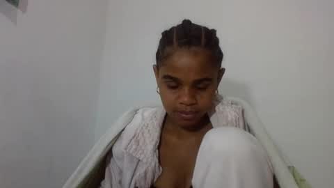 Snapshot of delphineee chatting on July 4, 8:37 pm delphine online show from July 4, 8:37 pm