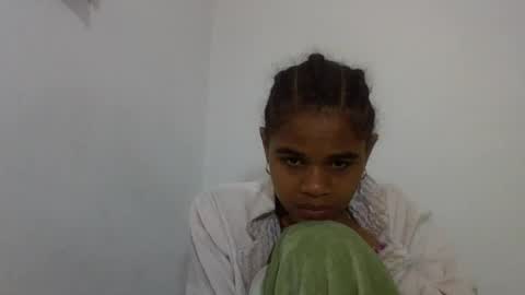 Snapshot of delphineee chatting on July 7, 6:47 am delphine online show from July 7, 6:47 am