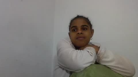Snapshot of delphineee chatting on July 7, 7:23 am delphine online show from July 7, 7:23 am