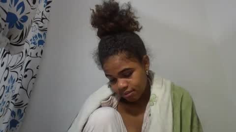 Snapshot of delphineee chatting on July 10, 1:32 am delphine online show from July 10, 1:32 am