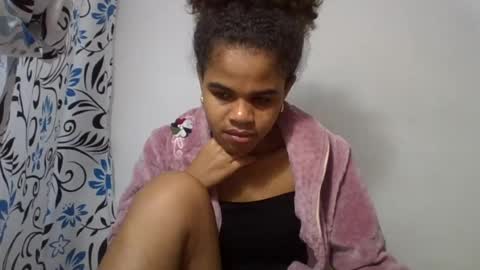 Snapshot of delphineee chatting on July 11, 7:22 am delphine online show from July 11, 7:22 am