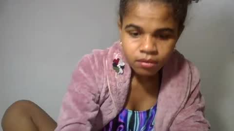 Snapshot of delphineee chatting on July 13, 9:45 am delphine online show from July 13, 9:45 am