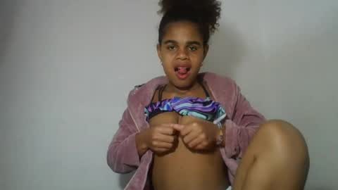 Snapshot of delphineee chatting on July 14, 10:21 am delphine online show from July 14, 10:21 am