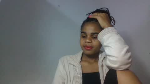 Snapshot of delphineee chatting on July 21, 10:06 am delphine online show from July 21, 10:06 am