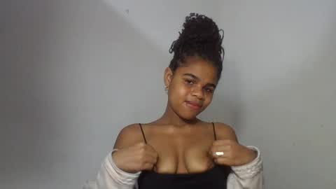 Snapshot of delphineee chatting on July 22, 12:57 am delphine online show from July 22, 12:57 am