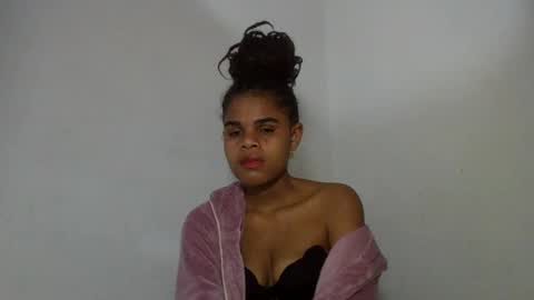 Snapshot of delphineee chatting on July 23, 5:22 pm delphine online show from July 23, 5:22 pm
