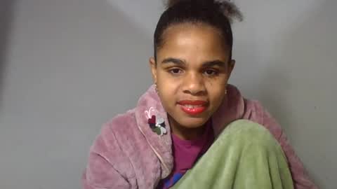 Snapshot of delphineee chatting on July 30, 9:52 am delphine online show from July 30, 9:52 am