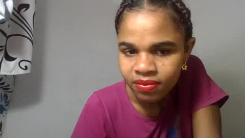 Snapshot of delphineee chatting on August 1, 6:45 am delphine online show from August 1, 6:45 am