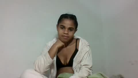 Snapshot of delphineee chatting on August 1, 6:51 pm delphine online show from August 1, 6:51 pm