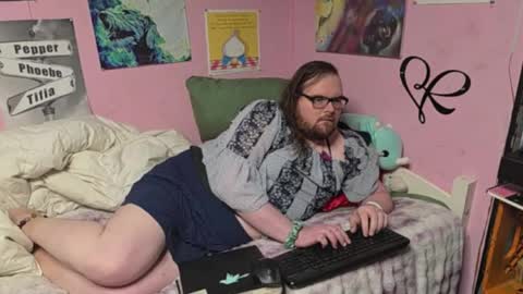 Snapshot of delta_0042 chatting on April 10, 1:27 pm Delta online show from April 10, 1:27 pm