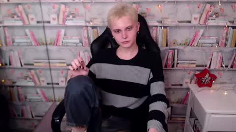 Snapshot of demianenglen chatting on January 16, 10:02 pm demianenglen online show from January 16, 10:02 pm