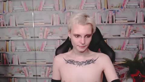 Snapshot of demianenglen chatting on March 3, 2:47 am demianenglen online show from March 3, 2:47 am