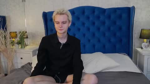 Snapshot of demianenglen chatting on March 8, 8:46 pm demianenglen online show from March 8, 8:46 pm