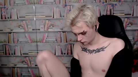 Snapshot of demianenglen chatting on March 12, 1:03 am demianenglen online show from March 12, 1:03 am