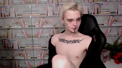 Snapshot of demianenglen chatting on March 12, 4:08 am demianenglen online show from March 12, 4:08 am