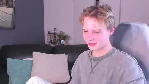 Snapshot of demianenglen chatting on October 15, 10:21 pm demianenglen online show from October 15, 10:21 pm