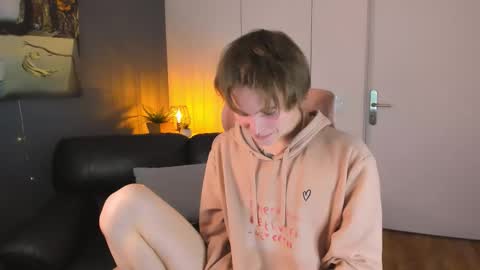 Snapshot of demianenglen chatting on March 28, 8:52 pm demianenglen online show from March 28, 8:52 pm