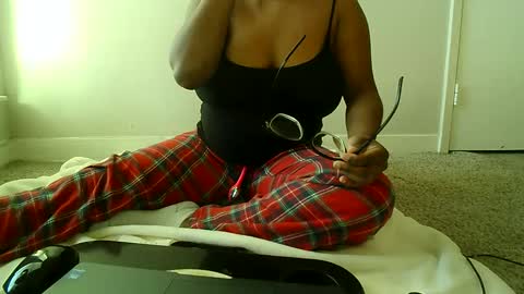 Snapshot of demichocolatekink chatting on January 14, 3:28 pm Chocolatekink online show from January 14, 3:28 pm