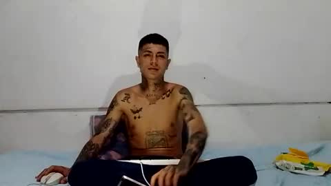 Snapshot of demon_2407 chatting on December 14, 10:58 pm Demon 2407 online show from December 14, 10:58 pm