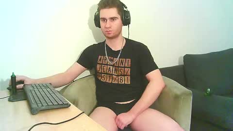 Snapshot of demoverzze chatting on January 3, 4:22 am Dominik online show from January 3, 4:22 am