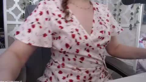 Snapshot of demuredeliah chatting on July 5, 6:48 pm Deliah online show from July 5, 6:48 pm
