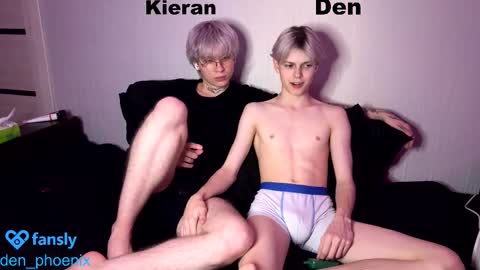 Snapshot of den_phoenix_ chatting on September 26, 9:41 pm Den Shorty online show from September 26, 9:41 pm