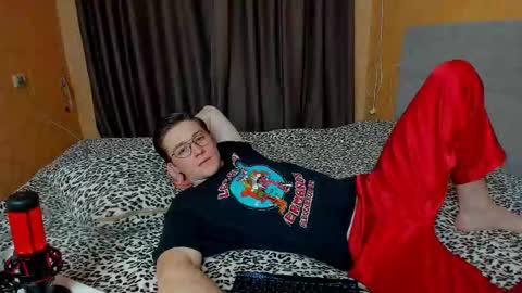 Snapshot of deni_boy99 chatting on February 11, 6:24 pm Deni online show from February 11, 6:24 pm