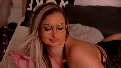 Ela online show from June 20, 11:18 pm