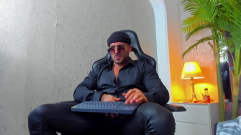 Snapshot of dennis_cox_ chatting on January 26, 3:14 pm dennis_cox_ online show from January 26, 3:14 pm