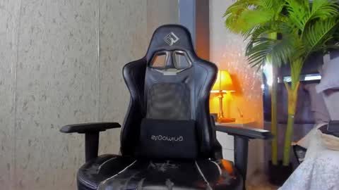 Snapshot of dennis_cox_ chatting on February 16, 5:04 pm dennis_cox_ online show from February 16, 5:04 pm