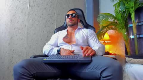 Snapshot of dennis_cox_ chatting on February 19, 2:44 pm dennis_cox_ online show from February 19, 2:44 pm