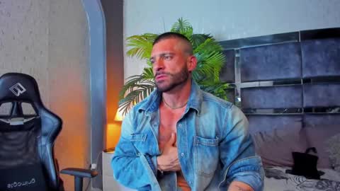 Snapshot of dennis_cox_ chatting on February 23, 12:37 pm dennis_cox_ online show from February 23, 12:37 pm