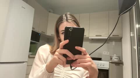 Denni online show from November 7, 3:34 pm