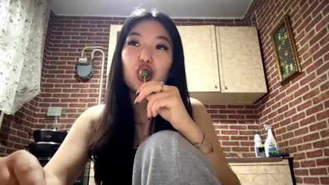 Emma online show from March 6, 10:01 am