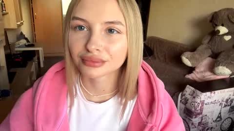 Vi  Victoria online show from October 25, 12:13 pm