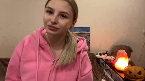 Vi  Victoria online show from October 30, 3:46 pm