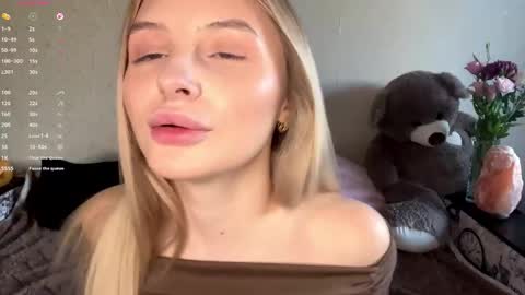 Vi  Victoria online show from November 1, 1:02 pm