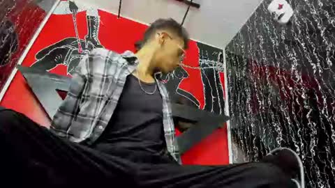 Dereck online show from June 26, 9:30 pm