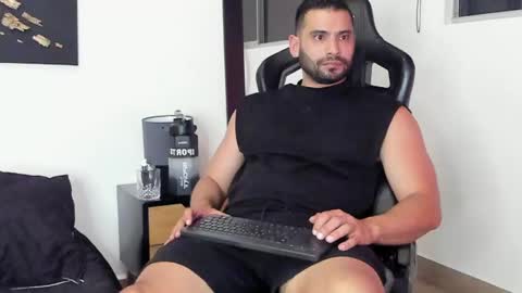 Snapshot of dereck_vega chatting on December 5, 1:36 am Dereck Vega online show from December 5, 1:36 am