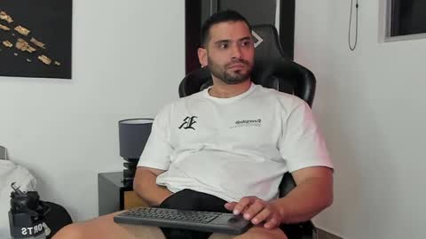 Snapshot of dereck_vega chatting on December 8, 12:40 am Dereck Vega online show from December 8, 12:40 am