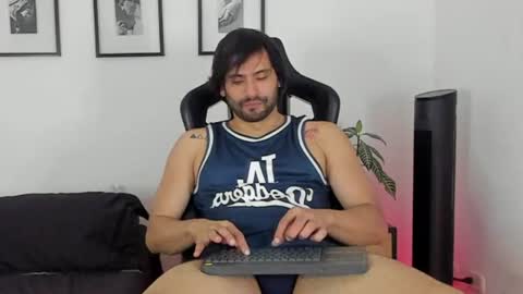 Snapshot of dereck_vega chatting on July 23, 12:57 am Dereck Vega online show from July 23, 12:57 am