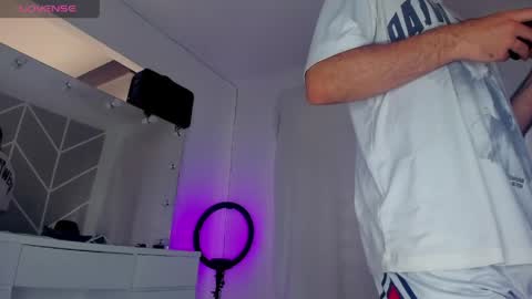 dereckhardd online show from April 27, 2:37 pm