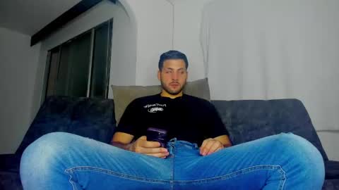 dereckhardd online show from May 1, 2:05 am