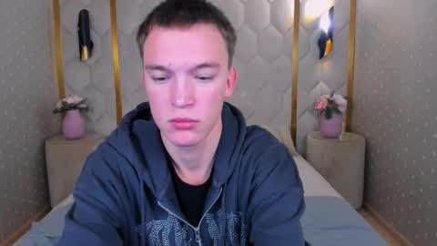 Snapshot of derek_banville chatting on November 18, 1:04 pm Derek online show from November 18, 1:04 pm