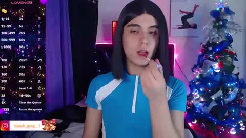 Snapshot of derek_grey1 chatting on January 1, 10:32 am Derek independent online show from January 1, 10:32 am