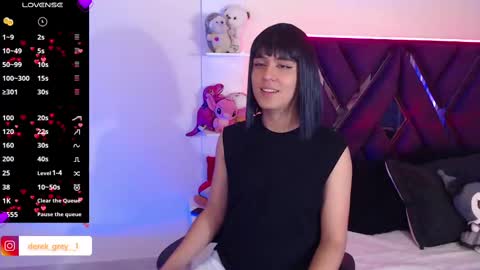 Snapshot of derek_grey1 chatting on February 26, 8:44 pm Derek independent online show from February 26, 8:44 pm