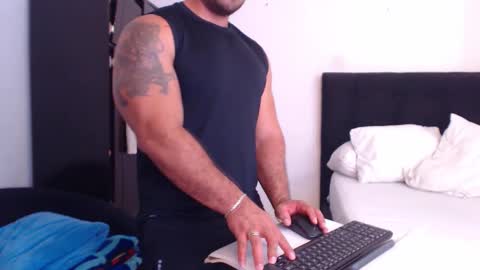 Derek online show from November 4, 7:57 pm