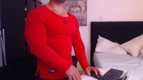 Snapshot of derek_group chatting on December 21, 2:02 pm Derek online show from December 21, 2:02 pm