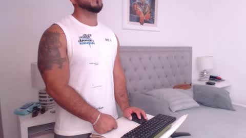 Snapshot of derek_group chatting on February 23, 2:03 pm Derek online show from February 23, 2:03 pm