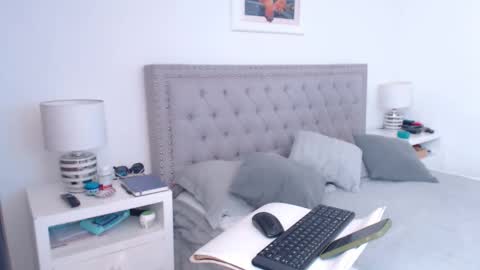 Snapshot of derek_group chatting on March 2, 2:02 pm Derek online show from March 2, 2:02 pm